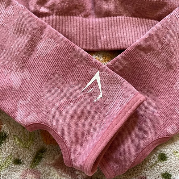 🩷Gymshark Pink Camo Cropped Top - Picture 4 of 8